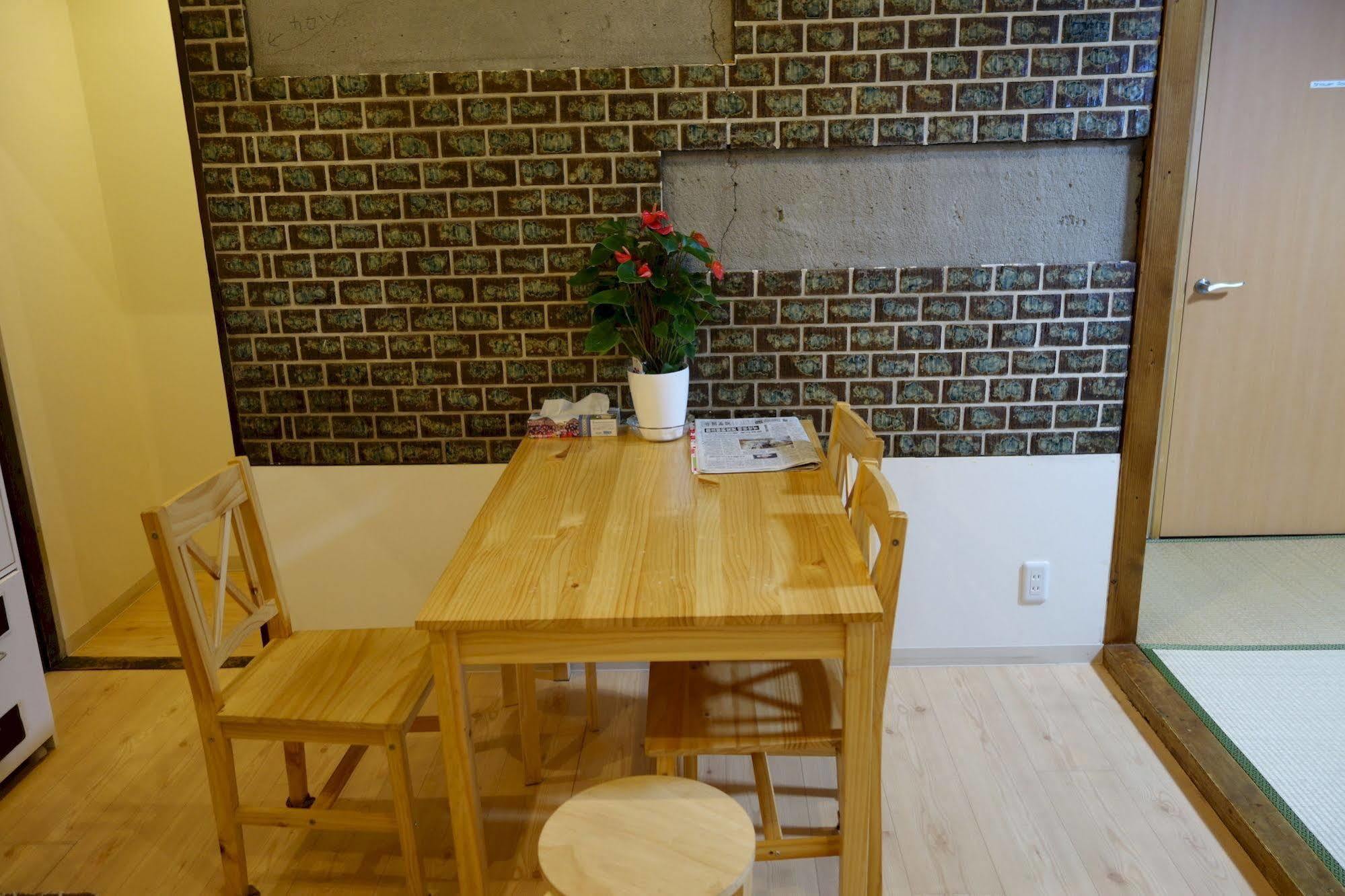 Guesthouse Akicafe Inn Hiroshima Buitenkant foto