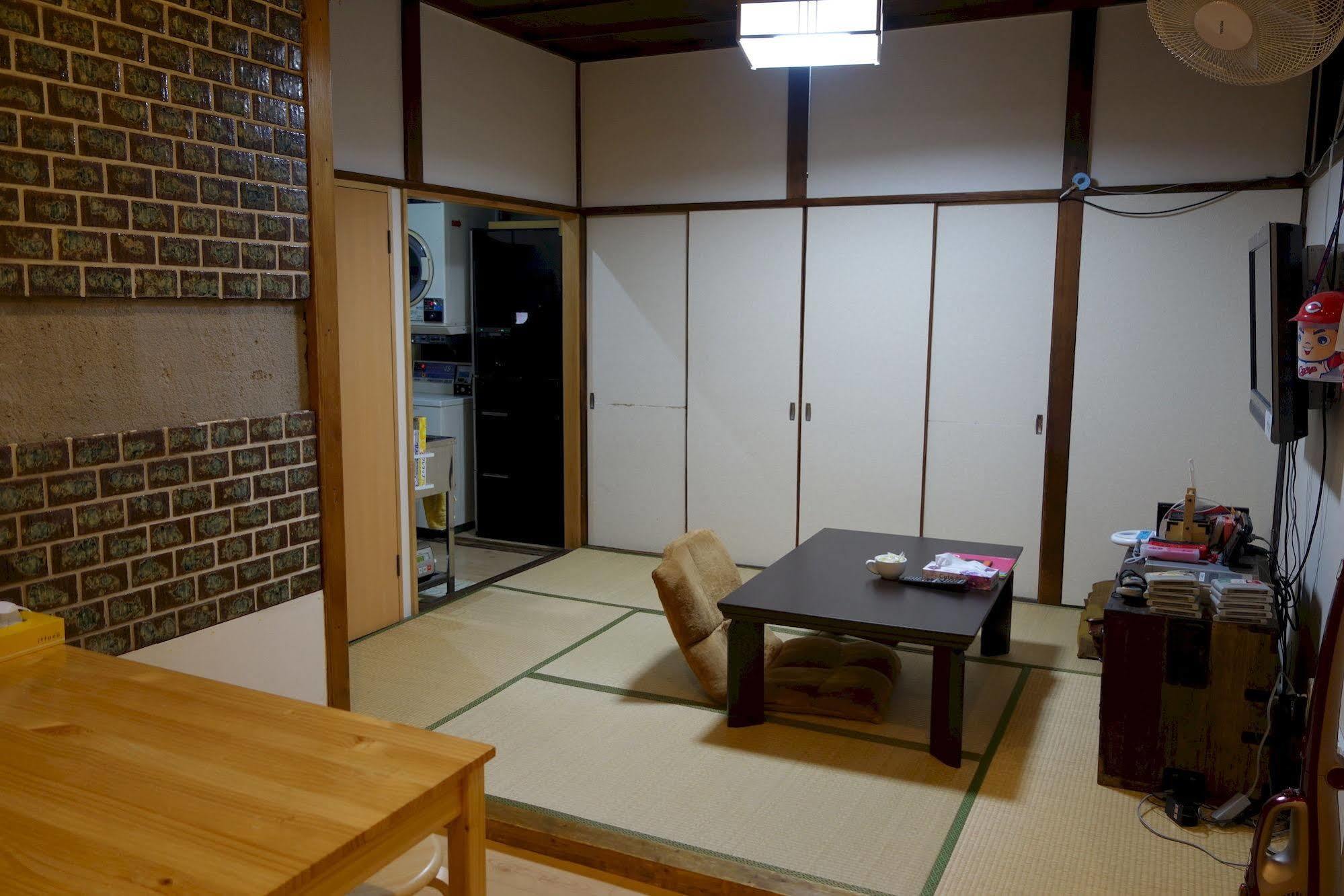 Guesthouse Akicafe Inn Hiroshima Buitenkant foto