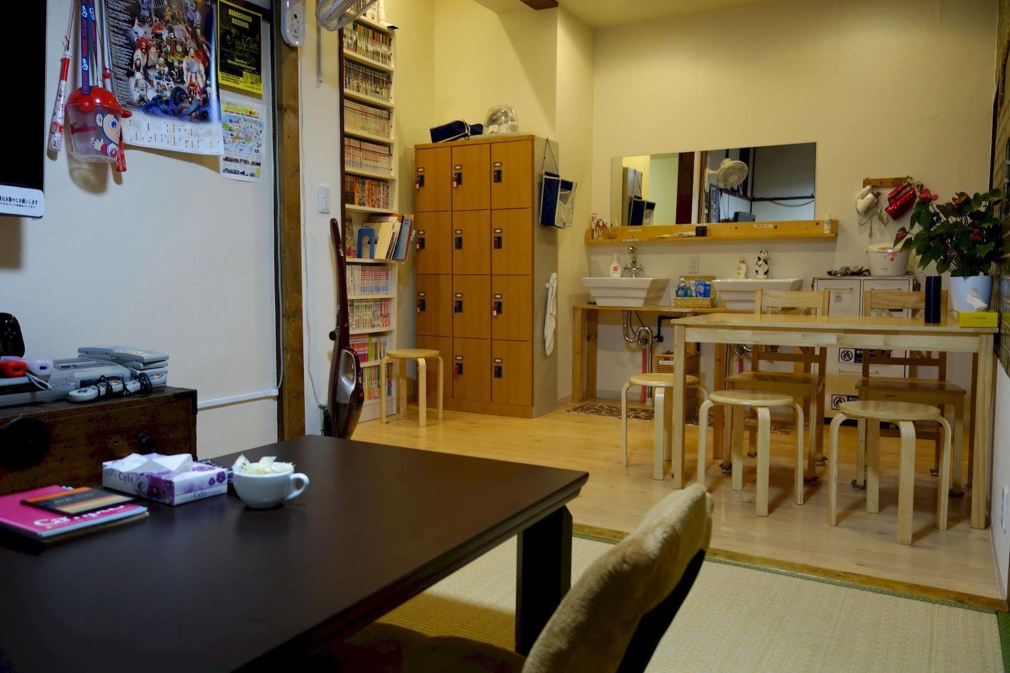 Guesthouse Akicafe Inn Hiroshima Buitenkant foto